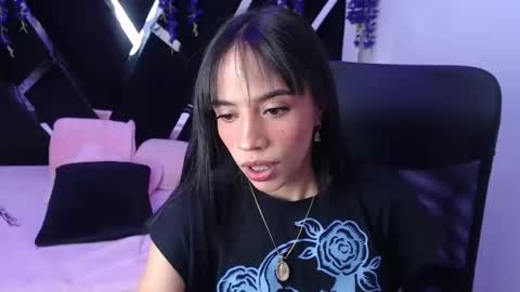 hazel_18_ online show from April 2026 05:39:01 PM