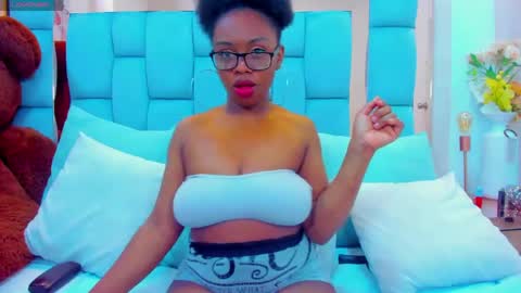 hazel_lanee online show from April 2026 04:32:01 AM