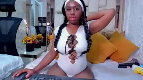 hazel_lanee online show from July 2026 07:45:02 AM