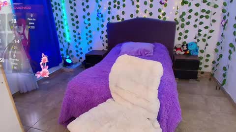 Snapshot of hazel_lynn_ross_ chatting on December 2024 02:57:01 PM HAZEL LYNN ROSS online show from December 2024 02:57:01 PM