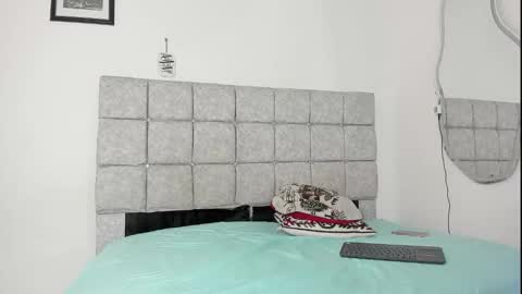 hazel_slim_ online show from January 2026 03:17:02 PM