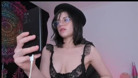 Snapshot of hazelkush00 chatting on March 2025 02:41:02 AM HazelKush online show from March 2025 02:41:02 AM