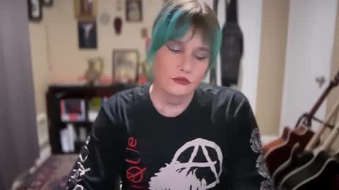 Snapshot of heavensentttt chatting on December 2024 09:24:01 AM Saoirse online show from December 2024 09:24:01 AM