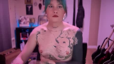 Snapshot of heavensentttt chatting on December 2024 07:16:01 AM Saoirse online show from December 2024 07:16:01 AM