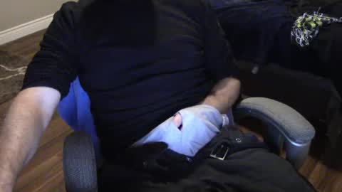 Snapshot of heavilyhung chatting on October 2025 05:04:02 AM John online show from October 2025 05:04:02 AM