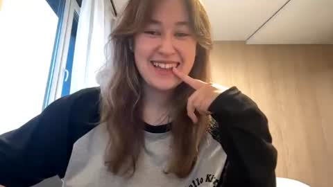 Molly online show from June 2026 06:12:01 PM