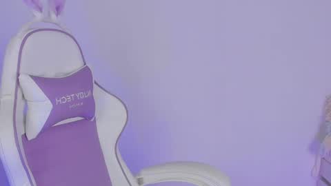 Snapshot of heey_kitty chatting on April 2026 01:49:02 PM IM EMY online show from April 2026 01:49:02 PM