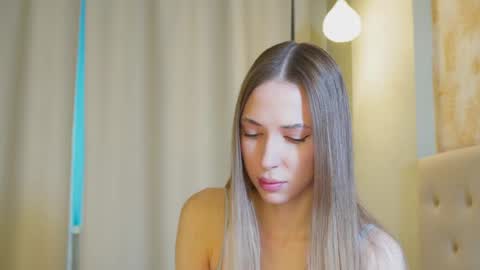 Snapshot of heidas_passion chatting on May 2026 07:17:01 AM Heida online show from May 2026 07:17:01 AM