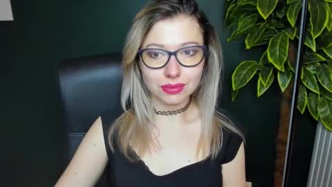 Snapshot of heidi_pleasure chatting on February 2026 05:28:01 AM Heidi online show from February 2026 05:28:01 AM