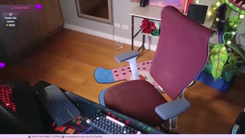 Snapshot of heidiluceous chatting on January 2025 10:17:01 AM Heidi brunette Foxy red head and Carrie blondie online show from January 2025 10:17:01 AM