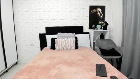 Heidi online show from November 2025 04:45:02 AM