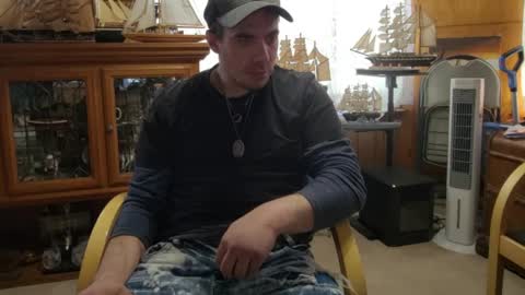 xxScubaStevexx online show from April 2026 06:08:02 PM