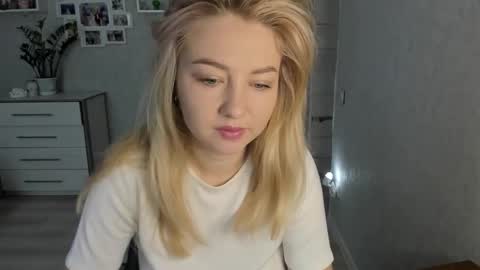 Snapshot of helen_angel_girl chatting on October 2025 05:48:01 AM Helen sven online show from October 2025 05:48:01 AM