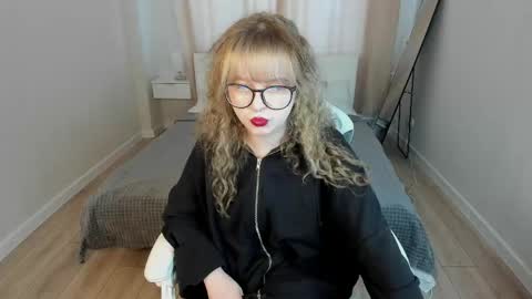 Snapshot of helen_carson chatting on April 2026 01:08:01 AM Helen Carson online show from April 2026 01:08:01 AM