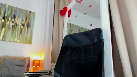 Helena Santos  online show from February 2025 06:19:01 PM