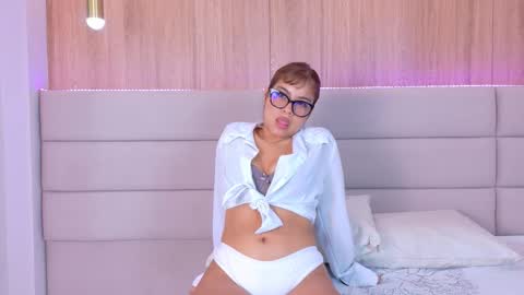 Snapshot of helenafoumier chatting on February 2026 10:33:01 PM helenafoumier online show from February 2026 10:33:01 PM