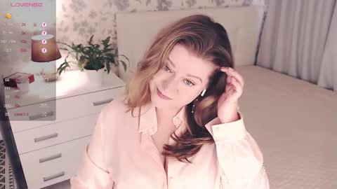 Snapshot of helenbonham chatting on September 2025 04:45:01 AM Helena Bonham online show from September 2025 04:45:01 AM