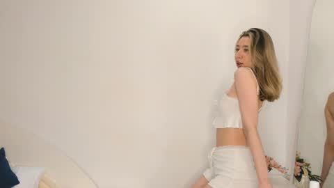 Sarah  here Help to make 100 thumbs up  online show from January 2025 03:54:02 AM