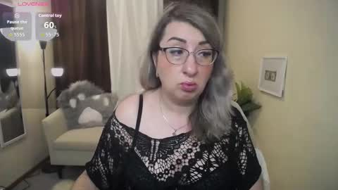 helenenigma online show from November 2025 07:19:02 PM