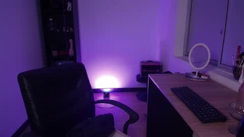 Snapshot of hell_dancer_ chatting on November 2025 01:58:02 AM Lexa online show from November 2025 01:58:02 AM