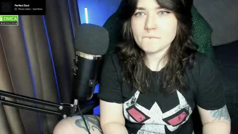 Snapshot of hell_hotline chatting on May 2026 06:47:02 PM Red online show from May 2026 06:47:02 PM