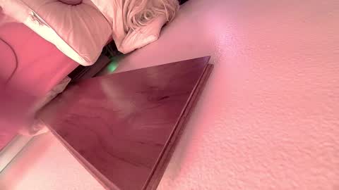 Snapshot of hellboy29ts chatting on December 2025 09:29:02 AM Roxanne online show from December 2025 09:29:02 AM