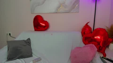 Snapshot of hellen__moore chatting on February 2025 04:01:01 AM GTM3Mon Tue Wed Thu Fri San 0400 am-1030pm online show from February 2025 04:01:01 AM