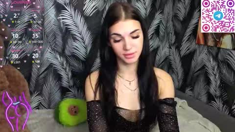 Snapshot of hellen__moore chatting on September 2025 02:22:01 AM GTM3Mon Tue Wed Thu Fri San 0400 am-1030pm online show from September 2025 02:22:01 AM