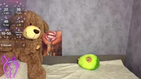 Snapshot of hellen__moore chatting on October 2025 01:06:01 AM GTM3Mon Tue Wed Thu Fri San 0400 am-1030pm online show from October 2025 01:06:01 AM