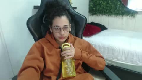 Snapshot of hellen_queensex chatting on February 2025 05:02:02 PM hellen_queensex online show from February 2025 05:02:02 PM