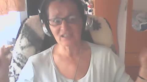 Snapshot of hellenmarie chatting on October 2025 10:14:01 AM hellenmarie online show from October 2025 10:14:01 AM