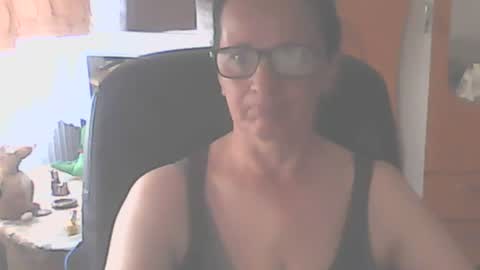 Snapshot of hellenmarie chatting on June 2026 10:24:02 AM hellenmarie online show from June 2026 10:24:02 AM