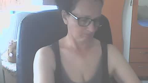 Snapshot of hellenmarie chatting on June 2026 10:30:01 AM hellenmarie online show from June 2026 10:30:01 AM