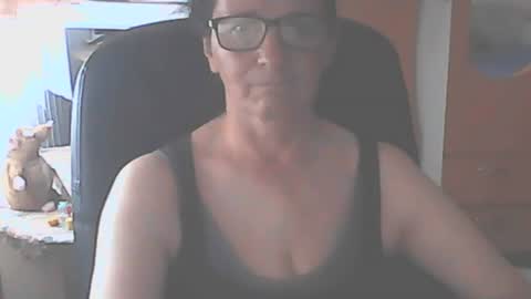 Snapshot of hellenmarie chatting on June 2026 10:23:01 AM hellenmarie online show from June 2026 10:23:01 AM