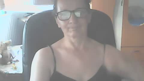 Snapshot of hellenmarie chatting on June 2026 04:40:02 PM hellenmarie online show from June 2026 04:40:02 PM