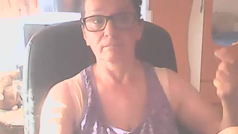 Snapshot of hellenmarie chatting on June 2026 05:19:02 AM hellenmarie online show from June 2026 05:19:02 AM