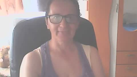 Snapshot of hellenmarie chatting on July 2026 06:15:01 AM hellenmarie online show from July 2026 06:15:01 AM