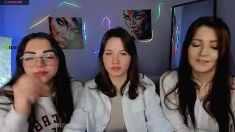 Helli online show from February 2026 08:12:01 PM