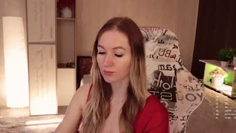 Snapshot of hello_lisha chatting on June 2026 08:19:01 AM Alisia Monday to Friday from 10 am to 4 pm GMT 2 online show from June 2026 08:19:01 AM