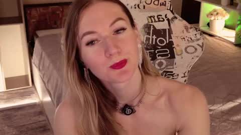 Snapshot of hello_lisha chatting on July 2026 08:21:01 AM Alisia Monday to Friday from 10 am to 4 pm GMT 2 online show from July 2026 08:21:01 AM