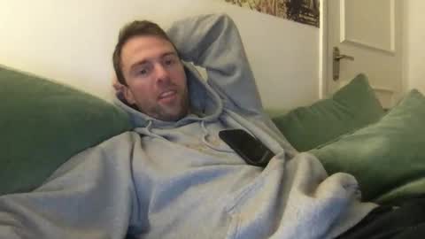 Lucas online show from October 2025 08:33:02 PM