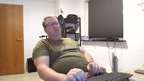 henrikrp1971 online show from October 2025 05:48:02 PM