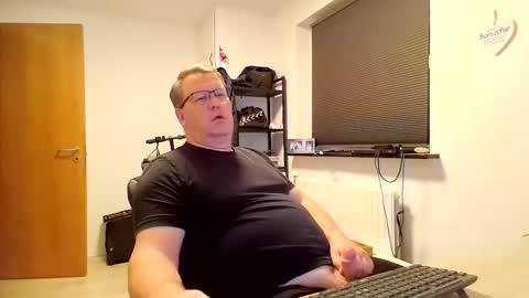 henrikrp1971 online show from October 2025 07:58:01 PM