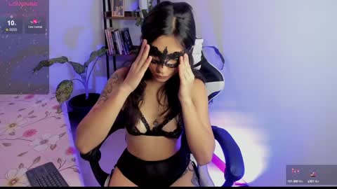 Snapshot of hera_069 chatting on January 2025 07:07:02 AM Hello I am Valentina independent Colombian model I love sensuality and pleasure welcome online show from January 2025 07:07:02 AM