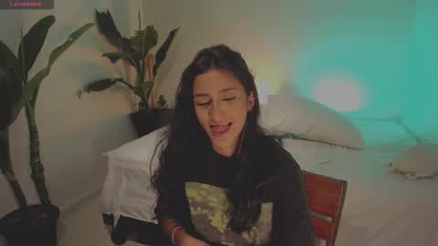 Snapshot of hera_069 chatting on November 2025 12:21:02 AM Hello I am Valentina independent Colombian model I love sensuality and pleasure welcome online show from November 2025 12:21:02 AM