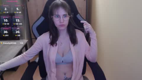 Snapshot of heraluna_ chatting on January 2025 11:37:02 PM HeraLuna  online show from January 2025 11:37:02 PM