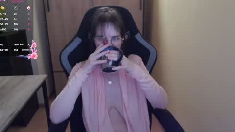 Snapshot of heraluna_ chatting on January 2025 10:35:02 PM HeraLuna  online show from January 2025 10:35:02 PM