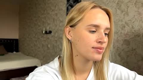 Snapshot of hermiladziekan chatting on September 2025 07:35:01 AM Sylvia online show from September 2025 07:35:01 AM