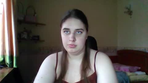 hess_luna_ online show from December 2025 10:11:01 AM