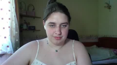 hess_luna_ online show from June 2026 09:06:02 AM